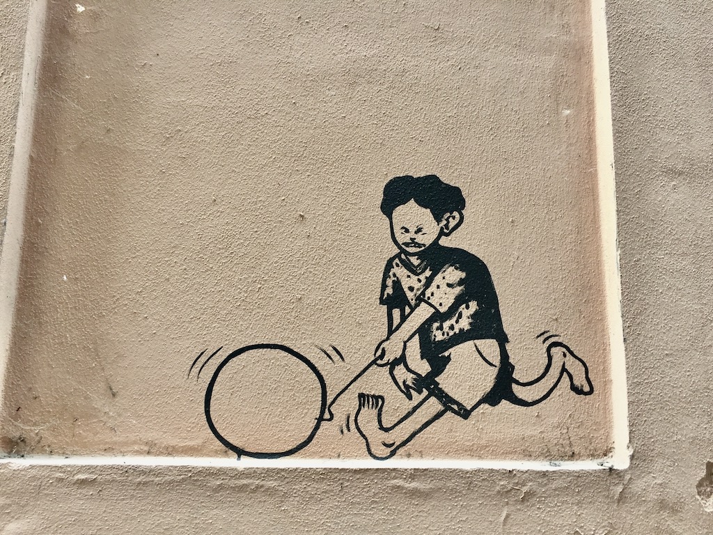 Graffiti Junge mit Reifen