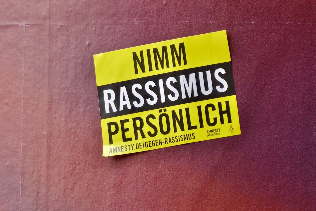 Nimm Rassismus Persönlich Aufkleber