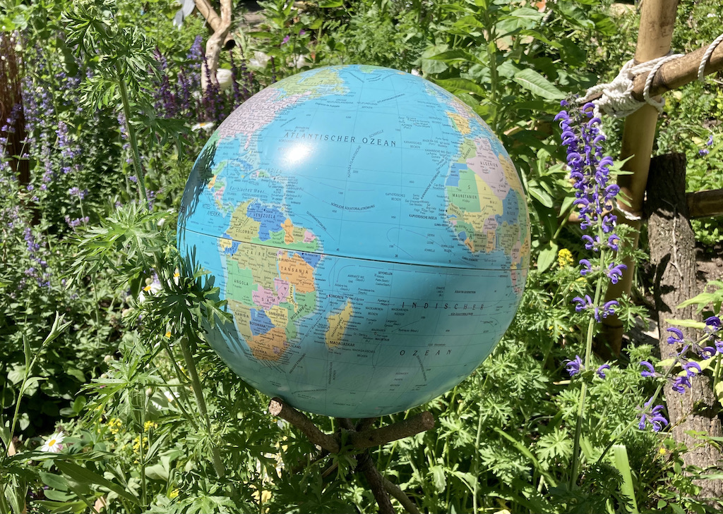 Globus im Garten